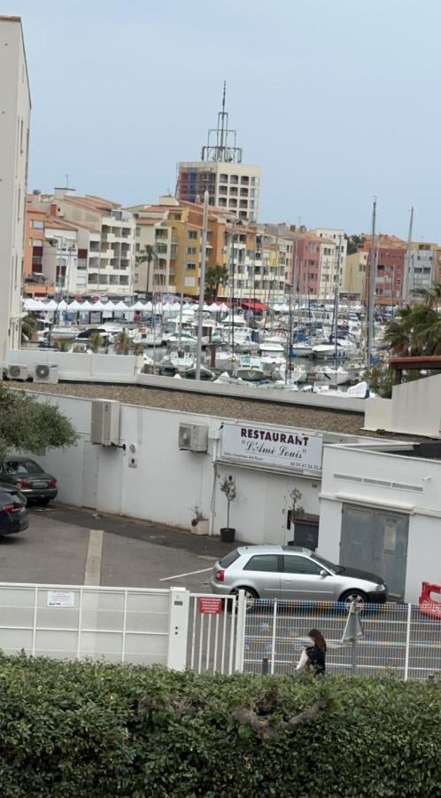 Vue Sur Le Port Lägenhet Agde Exteriör bild